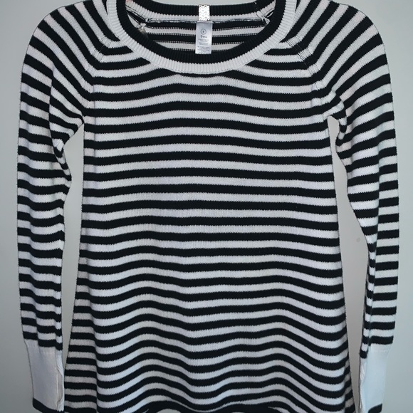 sweater - Picture 1 of 4